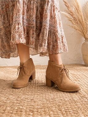 Clarks Scene Lace Boot Dark Khaki Suede Lace-Up Booties Size 10